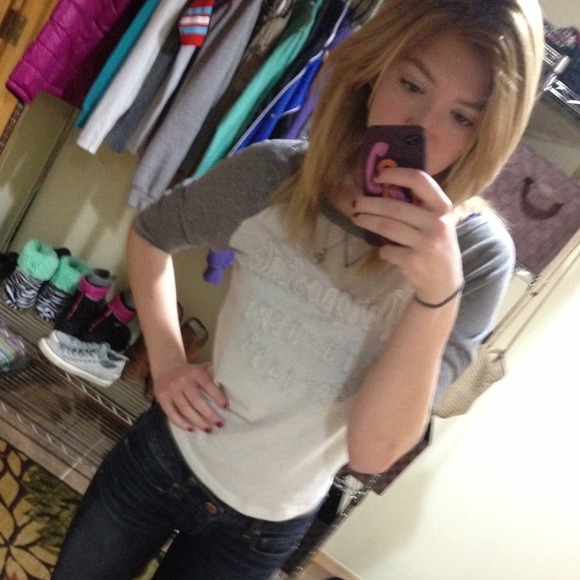 Profile Picture of Veronika Lueras (@veronikarkl) on Poshmark