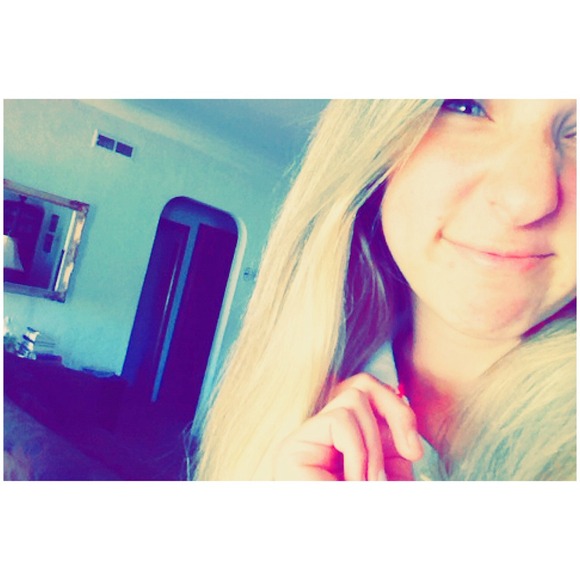 Profile Picture of Sam Clemings (@cashlove51) on Poshmark