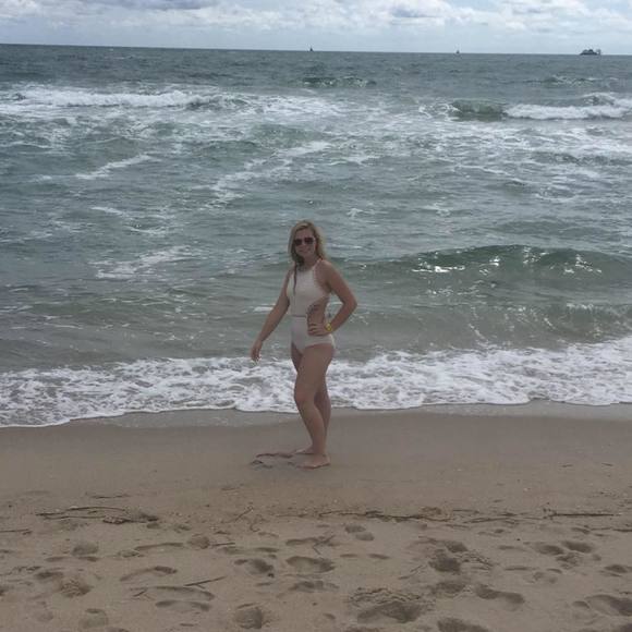 Profile Picture of Haley Hawk (@haleymae211) on Poshmark