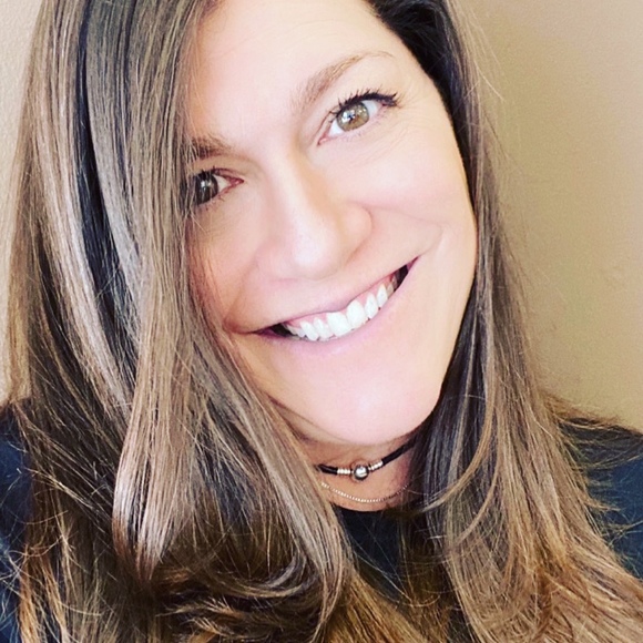 Profile Picture of Pamela Alvarez (@miamilifelover) on Poshmark