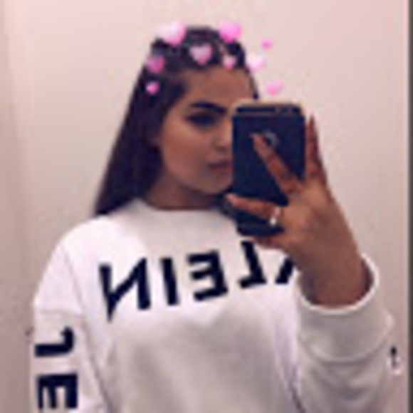 Profile Picture of Maria Shah (@mariashah127) on Poshmark