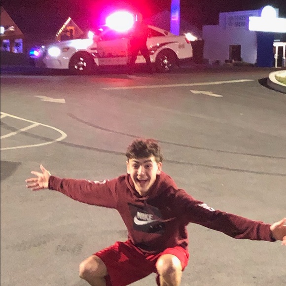 Profile Picture of Mike Dolak (@mikedolak) on Poshmark