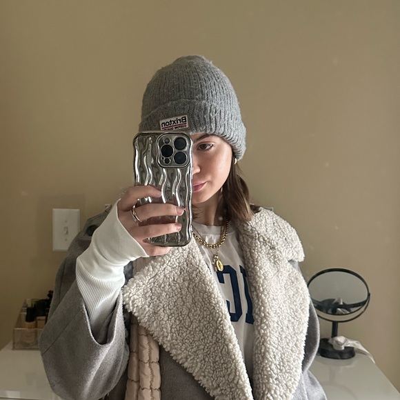 Profile Picture of Olive Vandenbossche (@ovandenbossche) on Poshmark