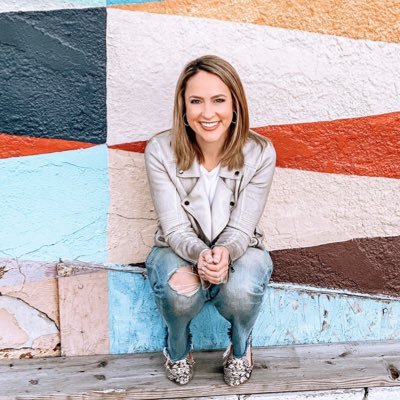 Profile Picture of Jennifer Griswold (@griswoldkmtv) on Twitter