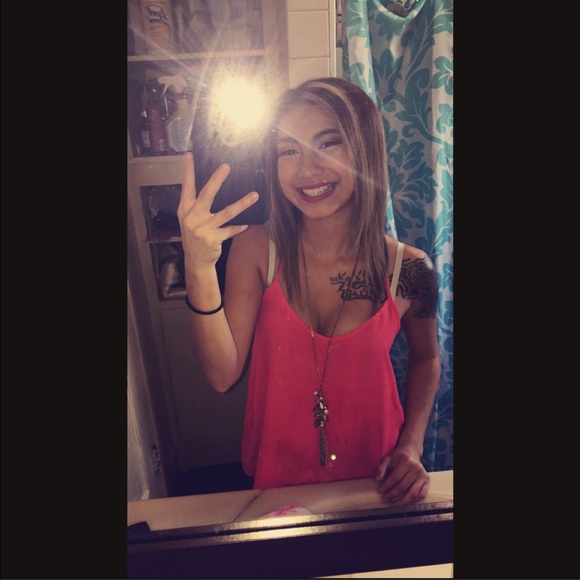 Profile Picture of Amber Robles (@amberr_) on Poshmark