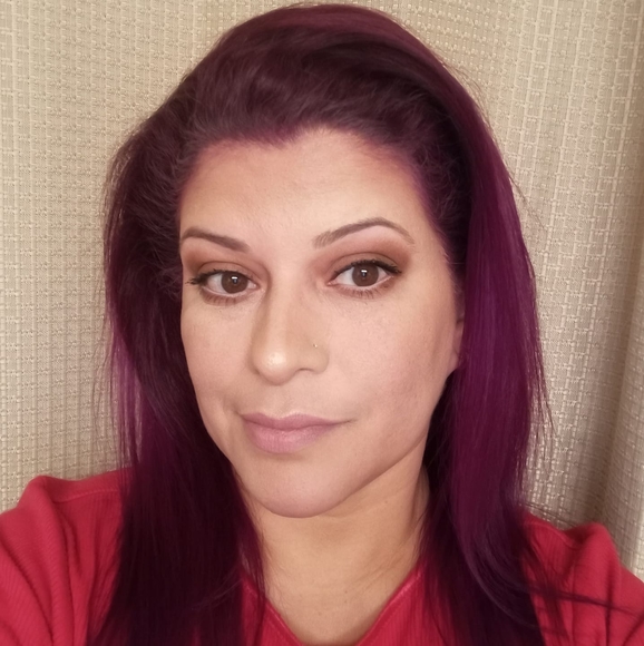 Profile Picture of Renee' Ortegon (@rrortegon) on Poshmark