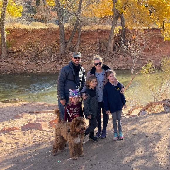 Profile Picture of Andrea Jansen (@andreajansen) on Poshmark