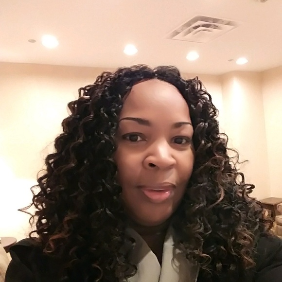 Profile Picture of Myra Perry (@myralperry1) on Poshmark