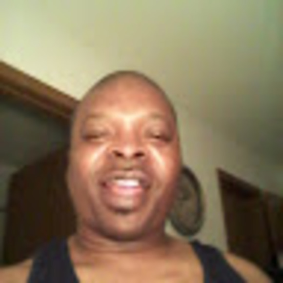 Profile Picture of Robert Slate (@rslate95) on Poshmark