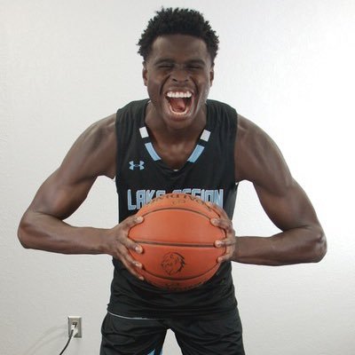 Profile Picture of CD 💿 (@C1arenceD) on Twitter