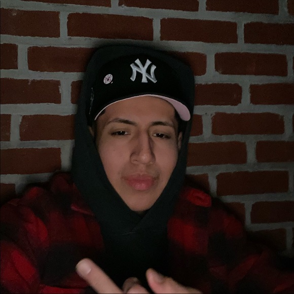 Profile Picture of Daniel Jerez (@d98880) on Poshmark