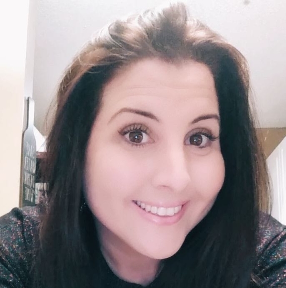 Profile Picture of Shea Edwards-zimmerman (@szimmer79) on Poshmark