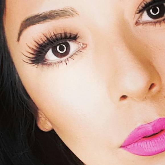 Profile Picture of Ester Castillo (@daringdiamond) on Poshmark