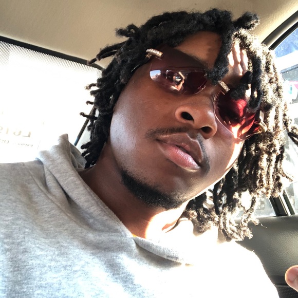 Profile Picture of Dooder Dooder (@dooderdooder) on Poshmark