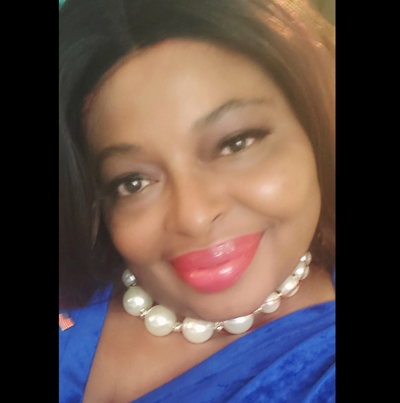 Ebony Sellman - Poshmark Profile Picture of Ebony Sellman (@ebonyss) on Poshmark