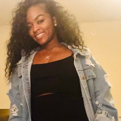 Profile Picture of Mia (@ClickClackPow8) on Twitter