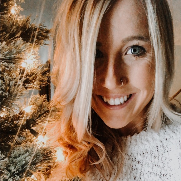 Profile Picture of Kayla Gabany (@kgabany) on Poshmark