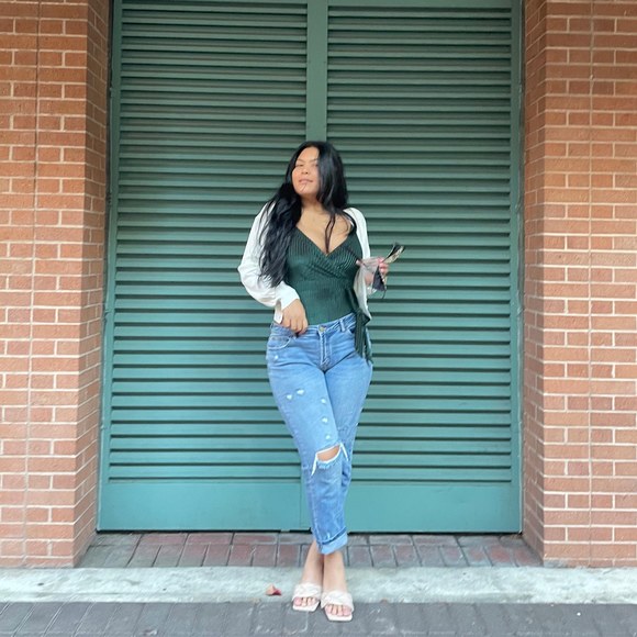 Profile Picture of Mary Sithovong (@marysithovong) on Poshmark