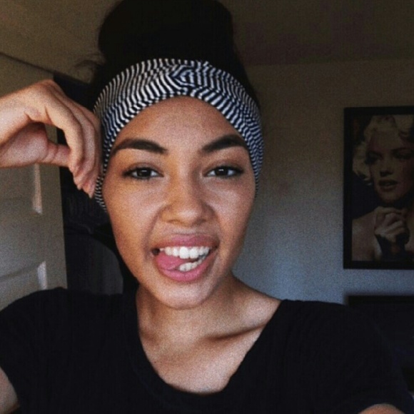 Profile Picture of Jianna Baron (@jiaannnaa) on Poshmark