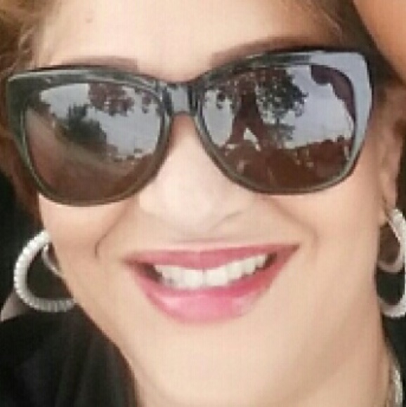 Profile Picture of Lazette Hamilton (@ettezal) on Poshmark