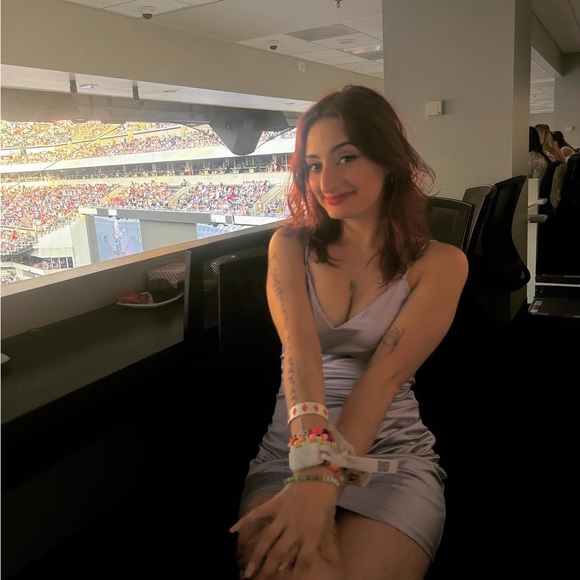 Profile Picture of Mariam Mgrdichian (@mammmgrd) on Poshmark