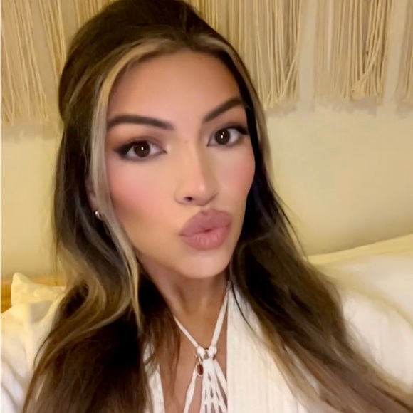 Profile Picture of Melissa Quintero (@melquintero3) on Poshmark