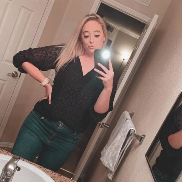 Profile Picture of Kristen Wiedemann (@kwiedemann) on Poshmark