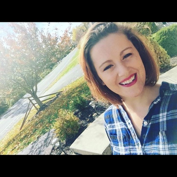 Profile Picture of Noelle Graham (@grahammgirl) on Poshmark