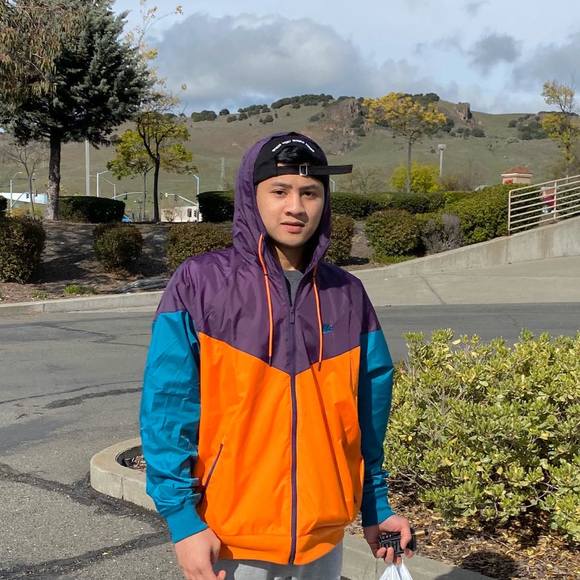 Profile Picture of Shawn Castillo (@shawncastillo) on Poshmark