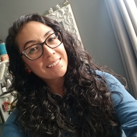 Profile Picture of Silvia Velasquez (@silvia2469vz) on Poshmark