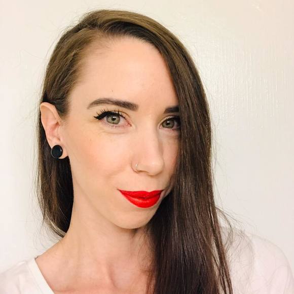 Profile Picture of Shannon Clary (@withlove_48) on Poshmark