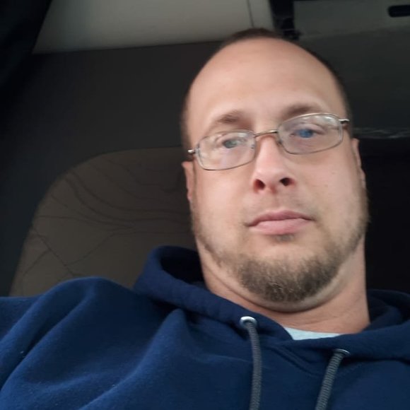 Profile Picture of Glenn Rutter (@g79rutter) on Poshmark