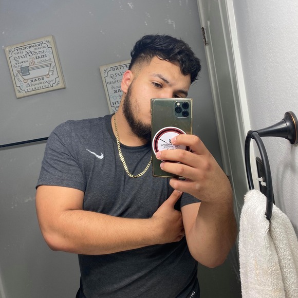 Profile Photo of Adrian Garza (@adrian956956) on Poshmark