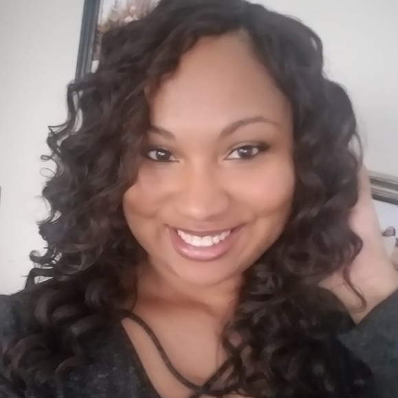 Profile Picture of Erika Mecum (@egrantjm) on Poshmark