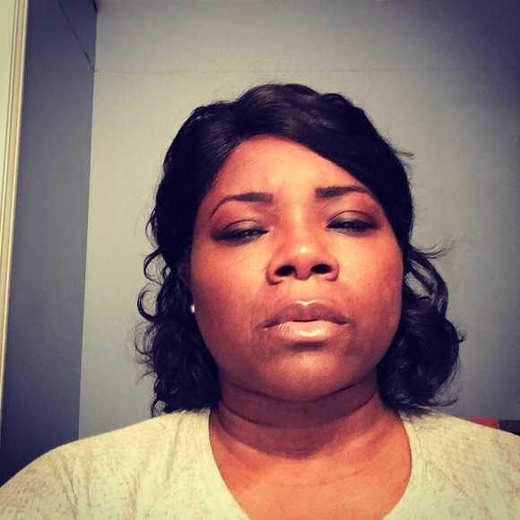 Profile Picture of Tanya Bell (@darklovelyladyt) on Poshmark