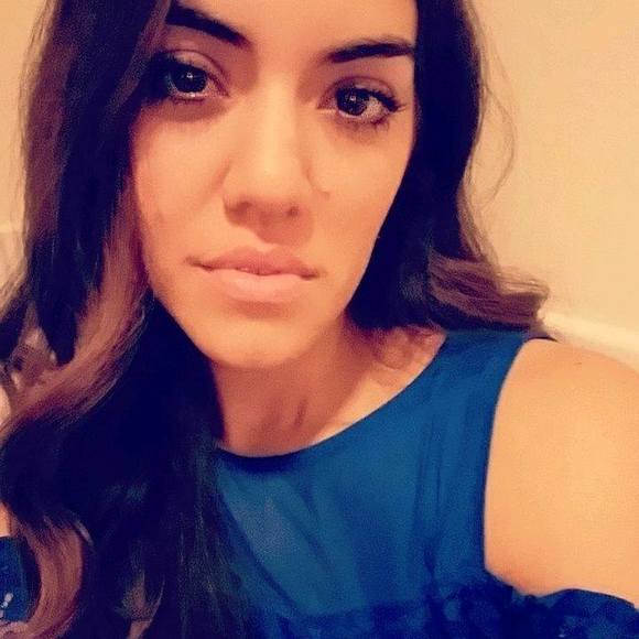 Profile Picture of Michelle Lares (@michellelares) on Poshmark