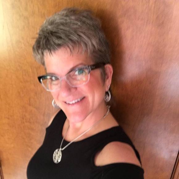 Profile Picture of Joyce Budziszewski (@jbud3290) on Poshmark