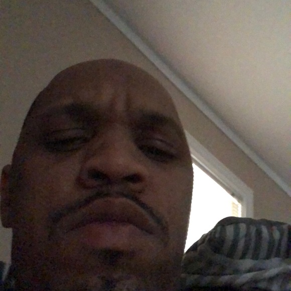 Profile Picture of Robert Click (@rclick11) on Poshmark
