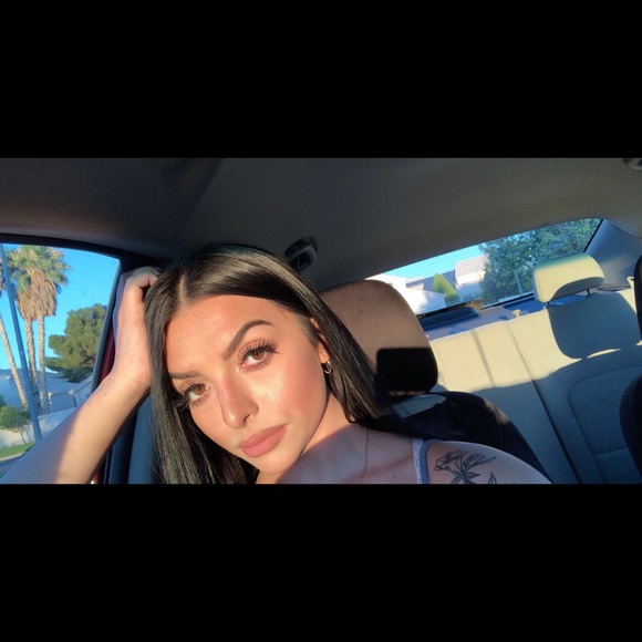 Profile Picture of Gabriella Garfield (@g_garfield) on Poshmark