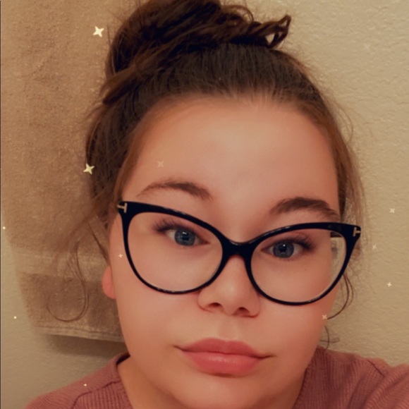 Profile Picture of Demetra Dohner (@demetradohner) on Poshmark