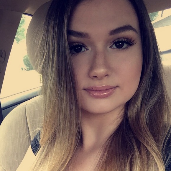 Profile Picture of Breana Grodin (@breanagrodin) on Poshmark