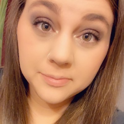 Profile Picture of Ellyn Plescher (@_ellebelle12) on Twitter