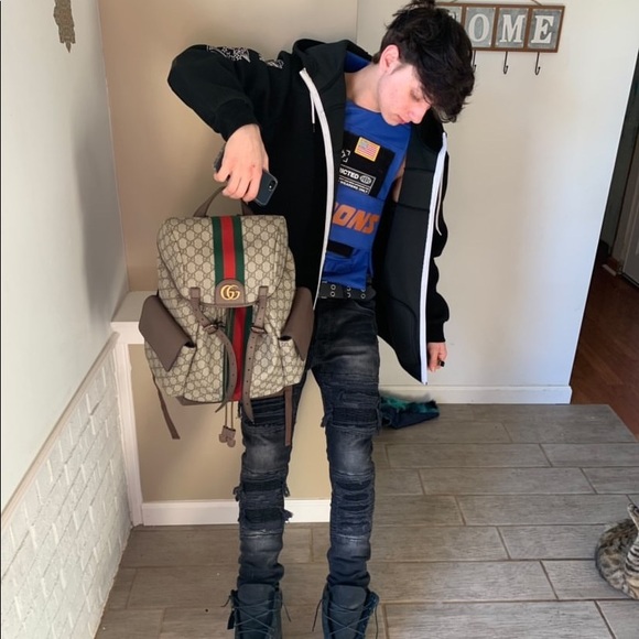 Profile Picture of Justin Artz (@jartz001) on Poshmark