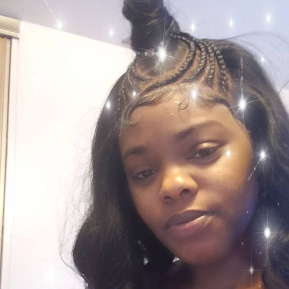 Profile Picture of Shadonna Thomas (@12r) on Poshmark