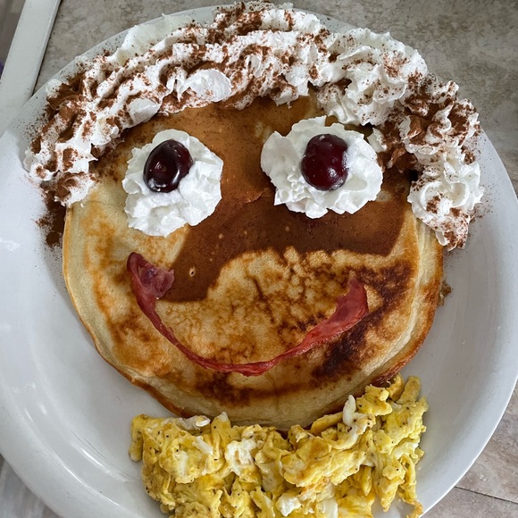 Profile Picture of Danielle Giddings (@dgidd80) on Poshmark