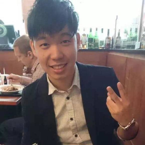 Profile Picture of Alex Liang (@alexliang01) on Poshmark