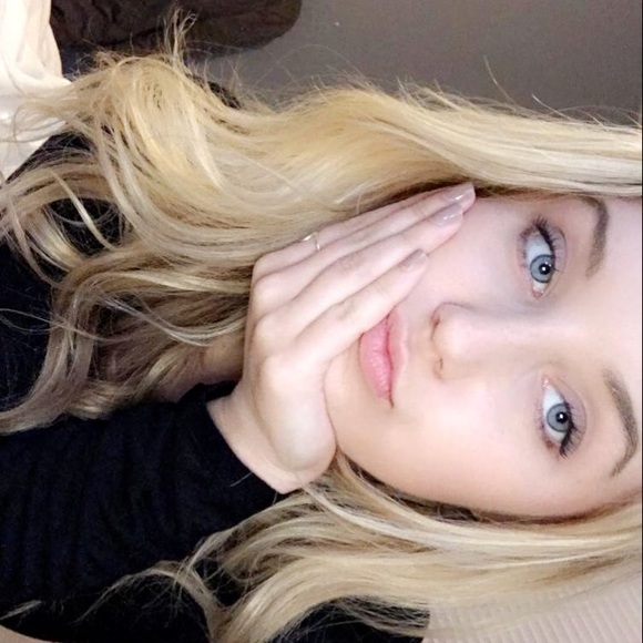 Profile Picture of Carli Fulmer (@carliful) on Poshmark