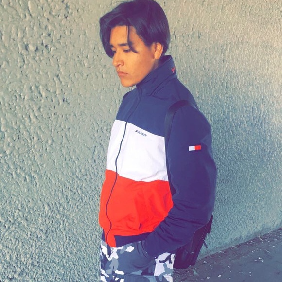 Profile Picture of Aaron Ramirez (@darkmimd) on Poshmark