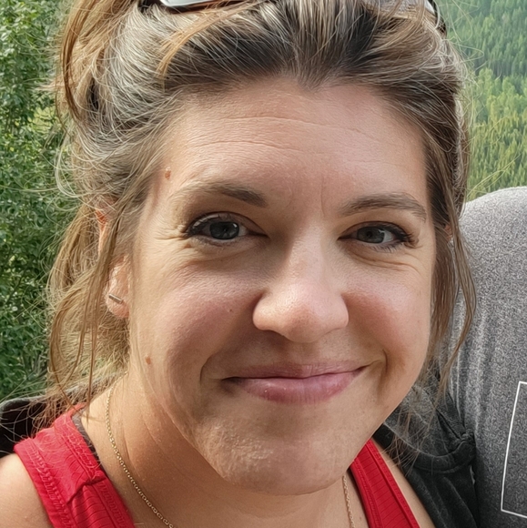 Profile Picture of Jessi Scheberl (@jscheberl) on Poshmark