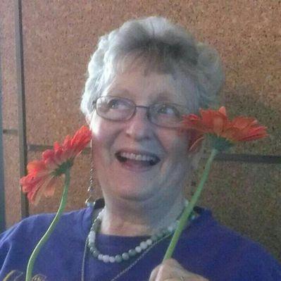 Profile Picture of Lynette Mitchell (@laughteryogamel) on Twitter